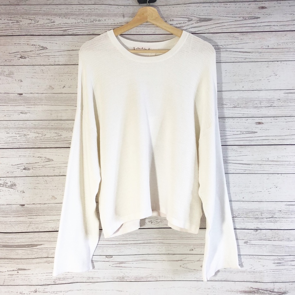 Willow & Clay Ivory Open Back Pullover Top Sz L